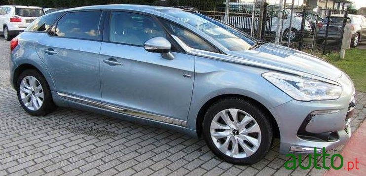2012' Citroen DS5 Sport Chic photo #1