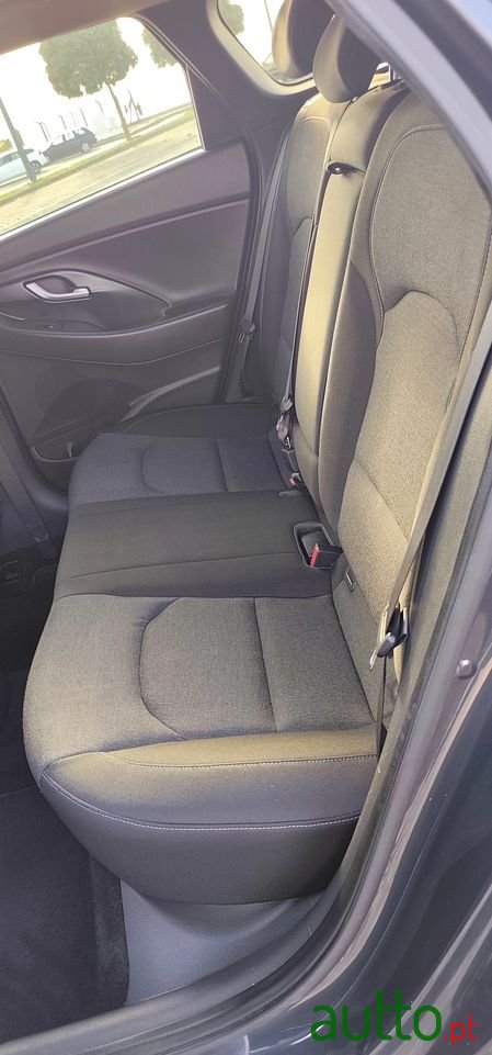 2021' Hyundai i30 Sw photo #5