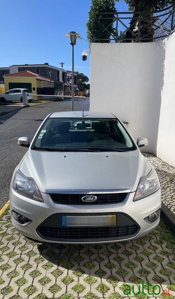 2010' Ford Focus photo #2