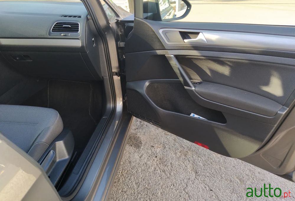 2015' Volkswagen Golf Variant photo #4