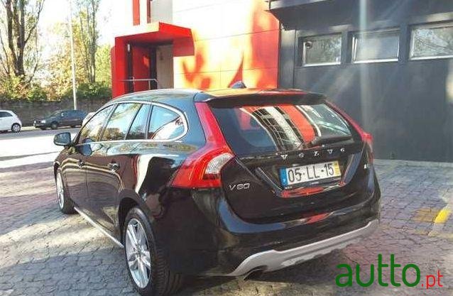 2011' Volvo V60 2.0 D3 Summum photo #2