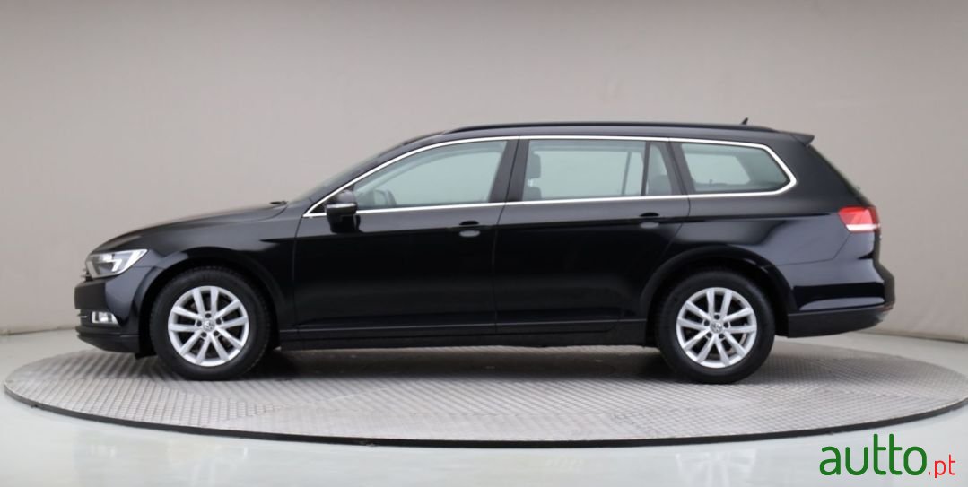 2017' Volkswagen Passat Variant photo #2