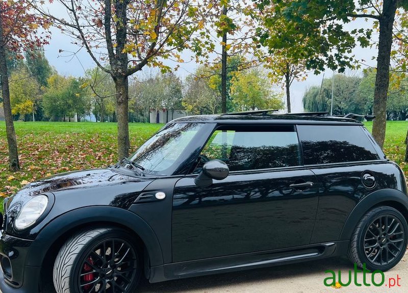 2009' MINI 3 Portas John Cooper Works photo #3