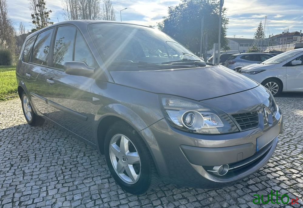 2009' Renault Grand Scenic photo #3