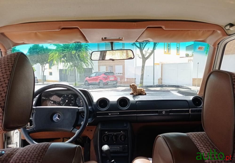 1982' Mercedes-Benz 200 photo #5