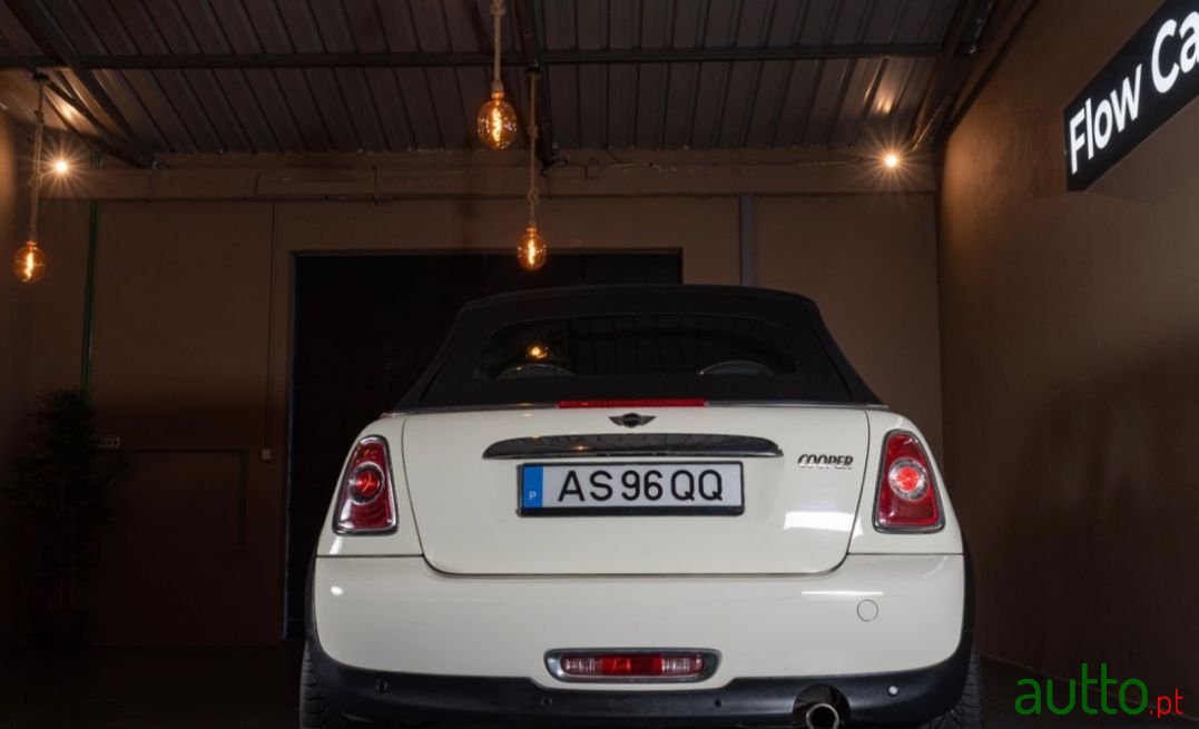 2014' MINI Cabrio photo #3