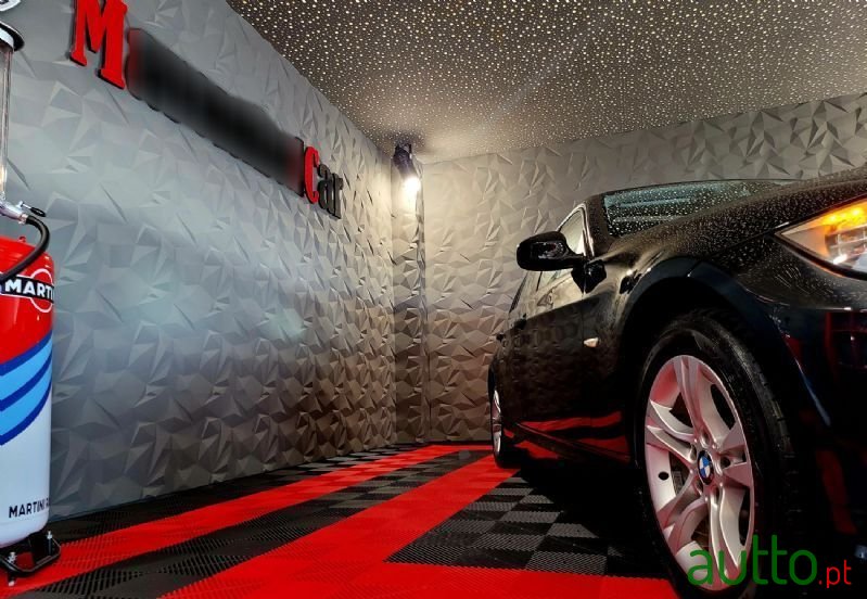 2010' BMW 320 D Touring Sport photo #4