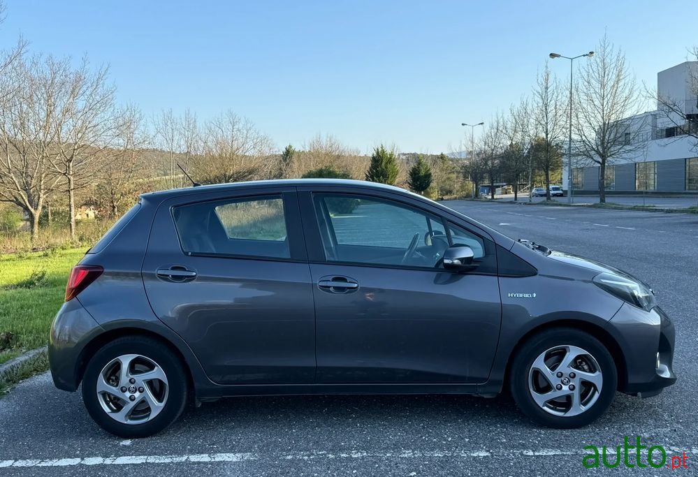 2015' Toyota Yaris photo #3