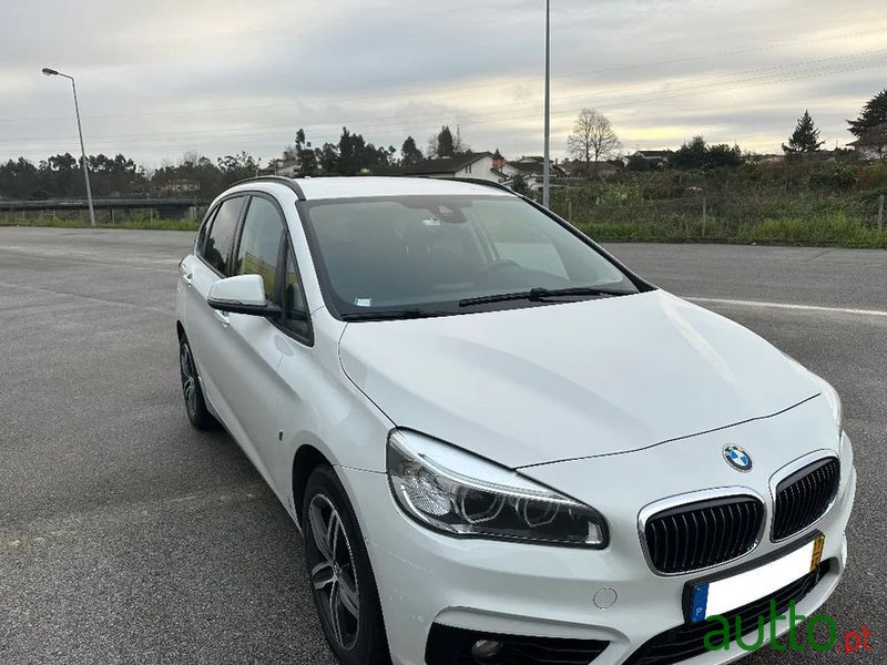 2017' BMW 225Xe Active Tourer photo #1