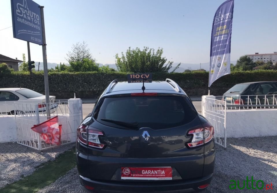 2011' Renault Megane Sport Tourer photo #3