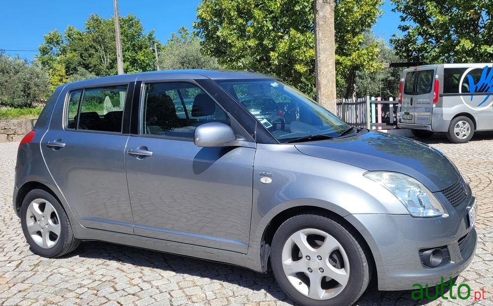 2007' Suzuki Swift 1.3 Ddis Gl photo #1