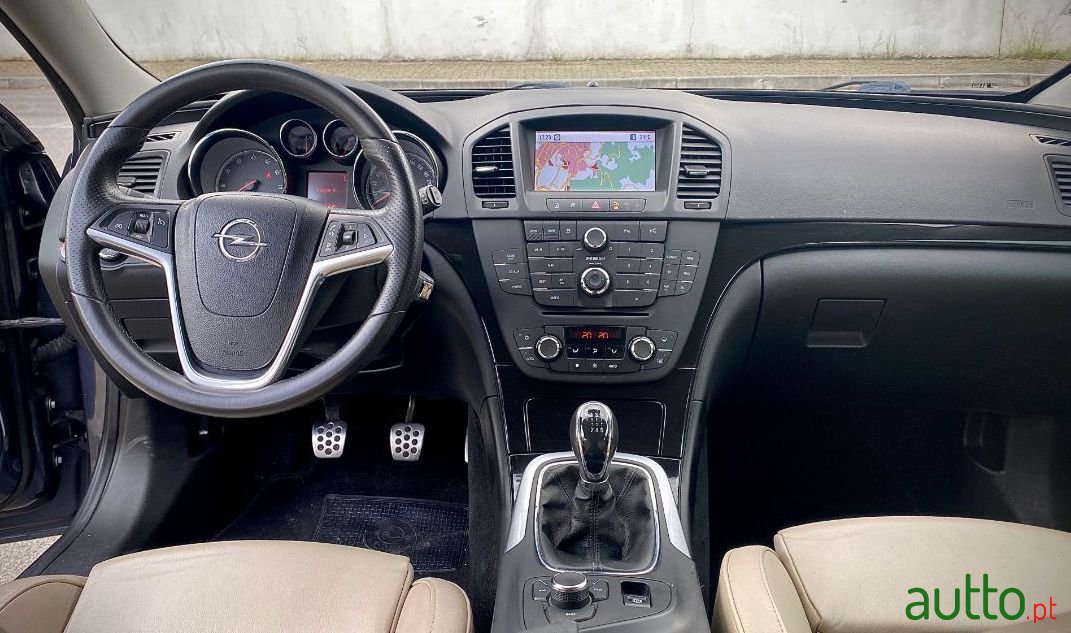 2010' Opel Insignia Sports Tourer photo #1