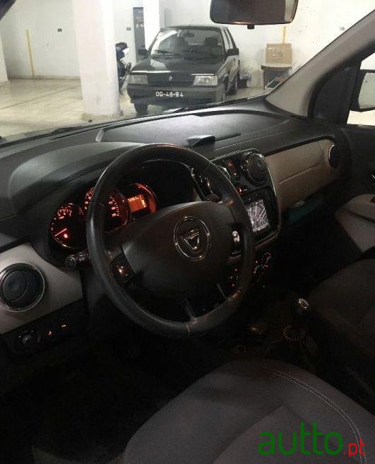 2013' Dacia Lodgy Prestige photo #1