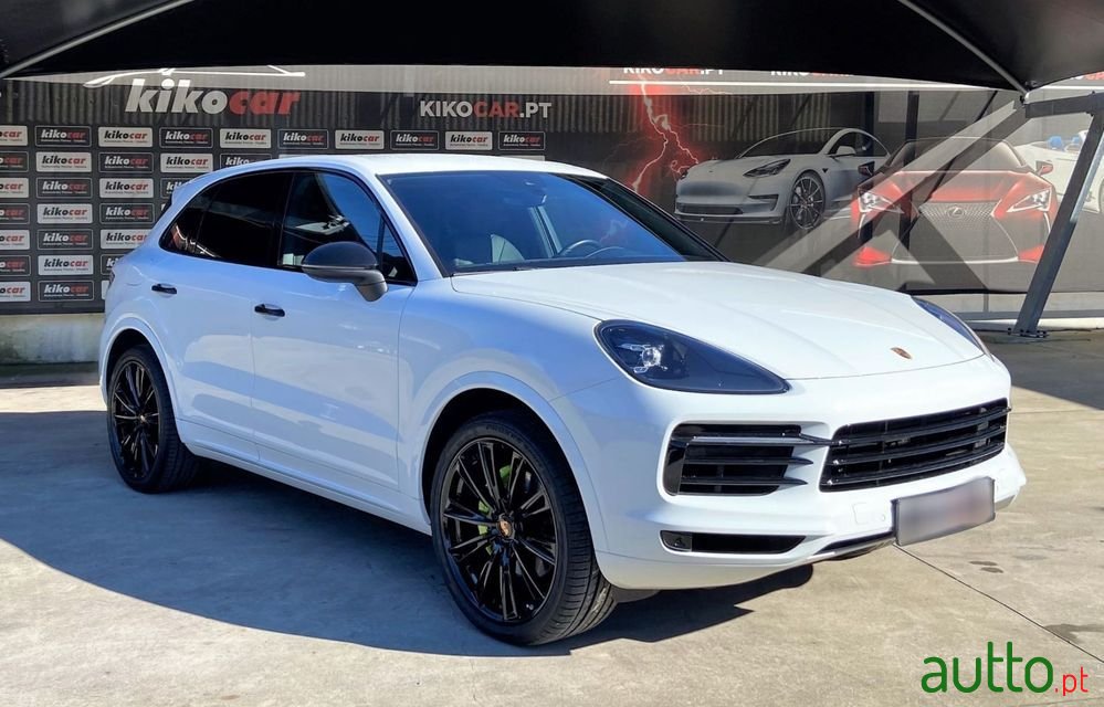 2021' Porsche Cayenne E-Hybrid photo #1