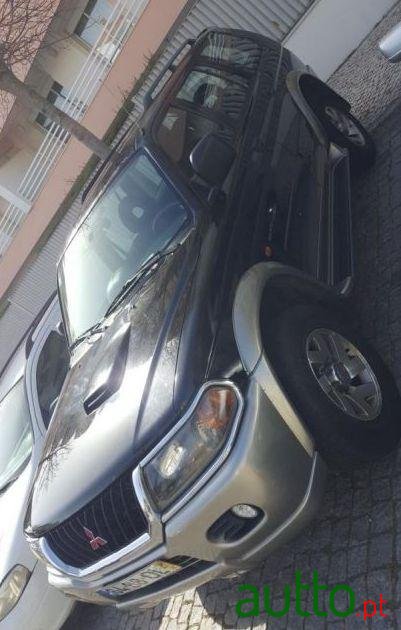 1999' Mitsubishi Pajero Sport Wagon photo #2