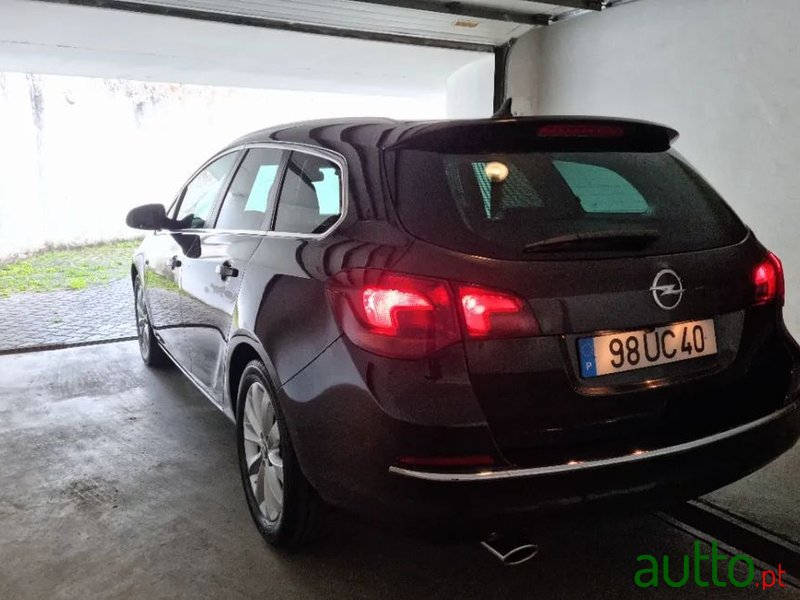 2012' Opel Astra Sports Tourer photo #6