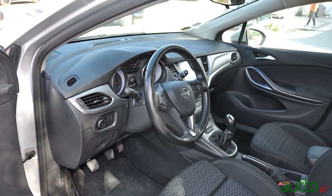 2017' Opel Astra Sports Tourer photo #5