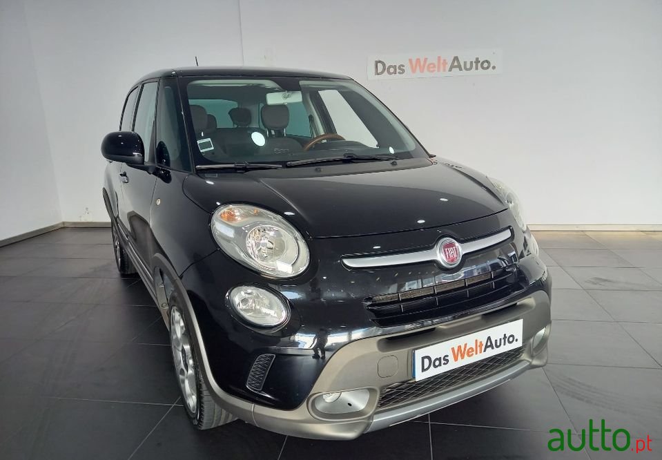 2015' Fiat 500L photo #2