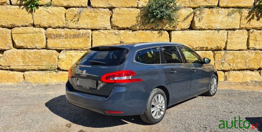 2020' Peugeot 308 Sw photo #2