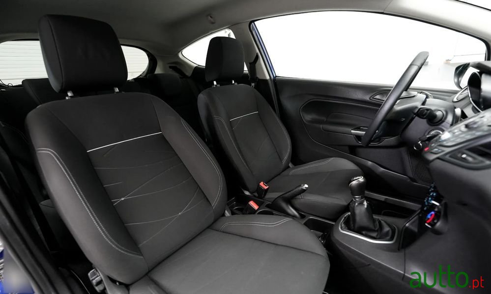 2014' Ford Fiesta photo #4