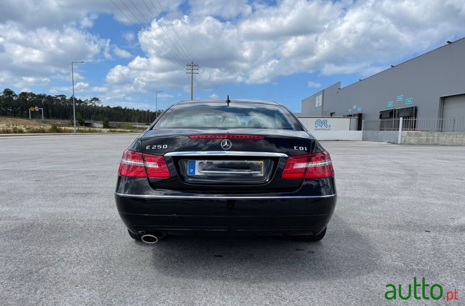2010' Mercedes-Benz E-250 photo #6