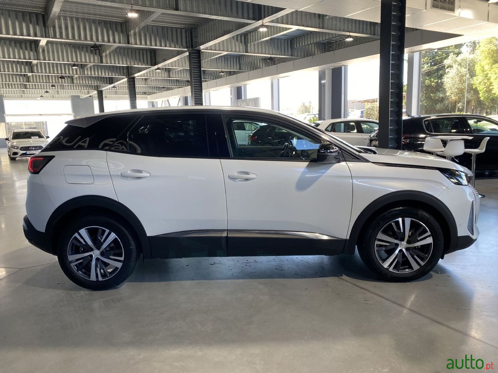 2022' Peugeot 3008 photo #5