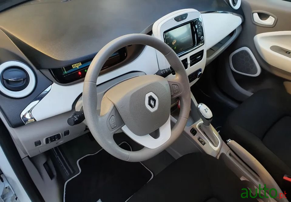 2015' Renault Zoe photo #2