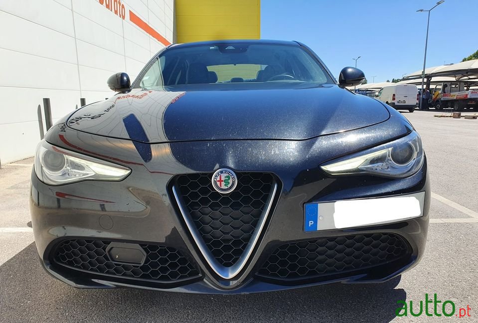 2017' Alfa Romeo Giulia photo #4