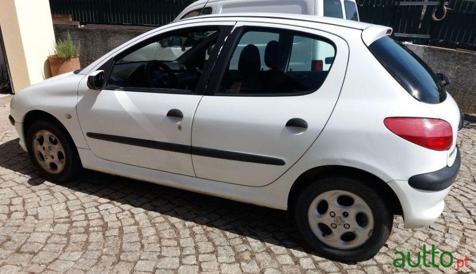 2000' Peugeot 206 photo #2