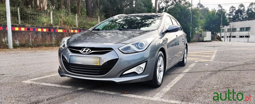 2013' Hyundai i40 Sw photo #1