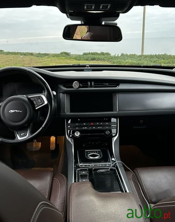 2016' Jaguar XF photo #6