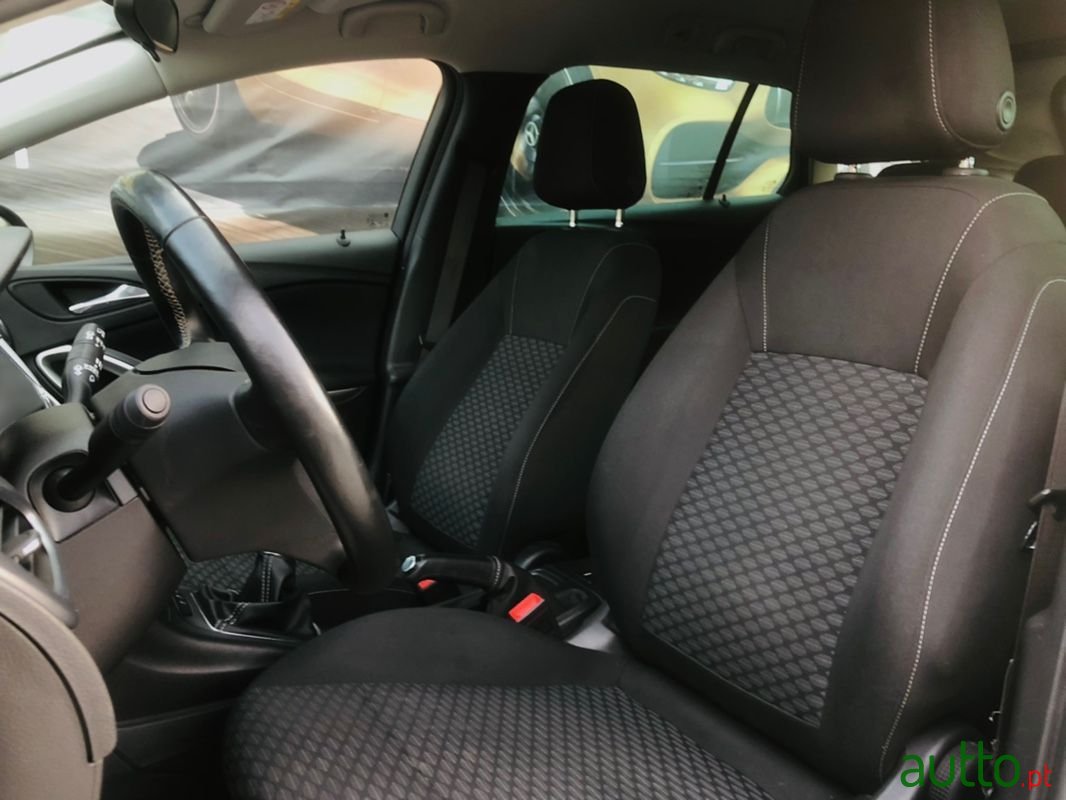 2017' Opel Astra Sports Tourer photo #6