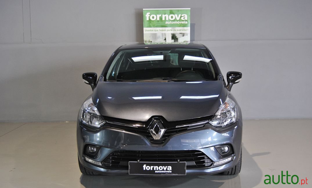2019' Renault Clio photo #2