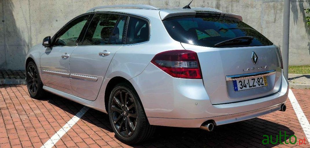 2011' Renault Laguna Break photo #1