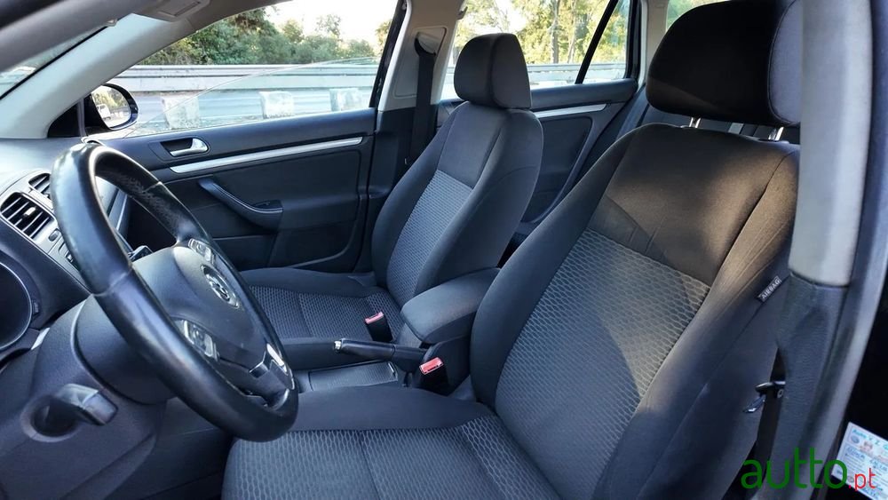 2012' Volkswagen Golf Variant photo #2