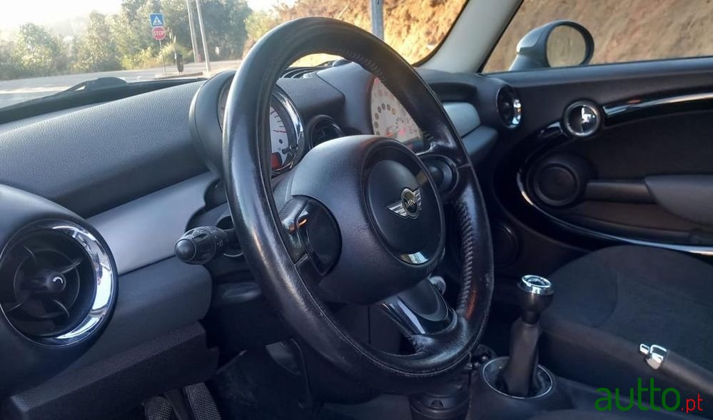 2010' MINI One D photo #4