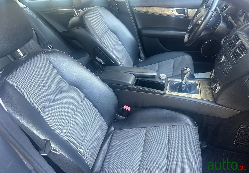 2008' Mercedes-Benz Classe C photo #6