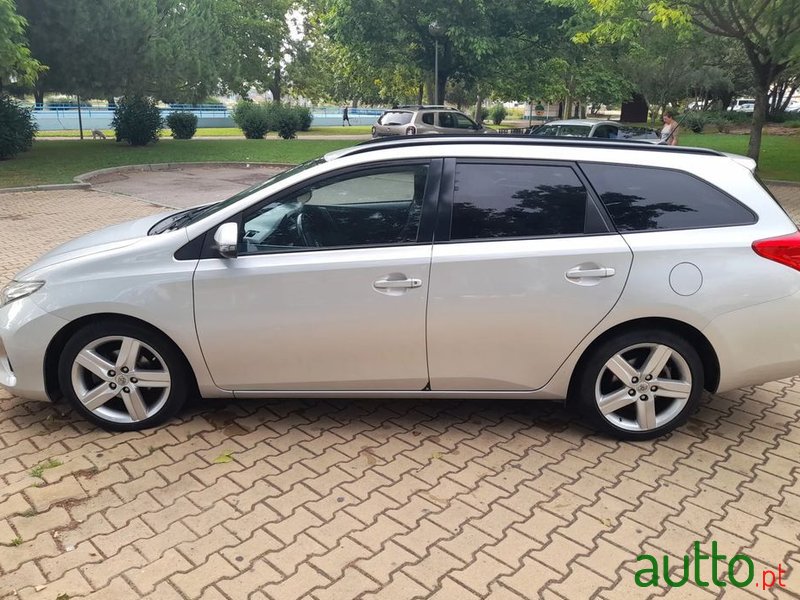 2015' Toyota Auris Touring Sports photo #1