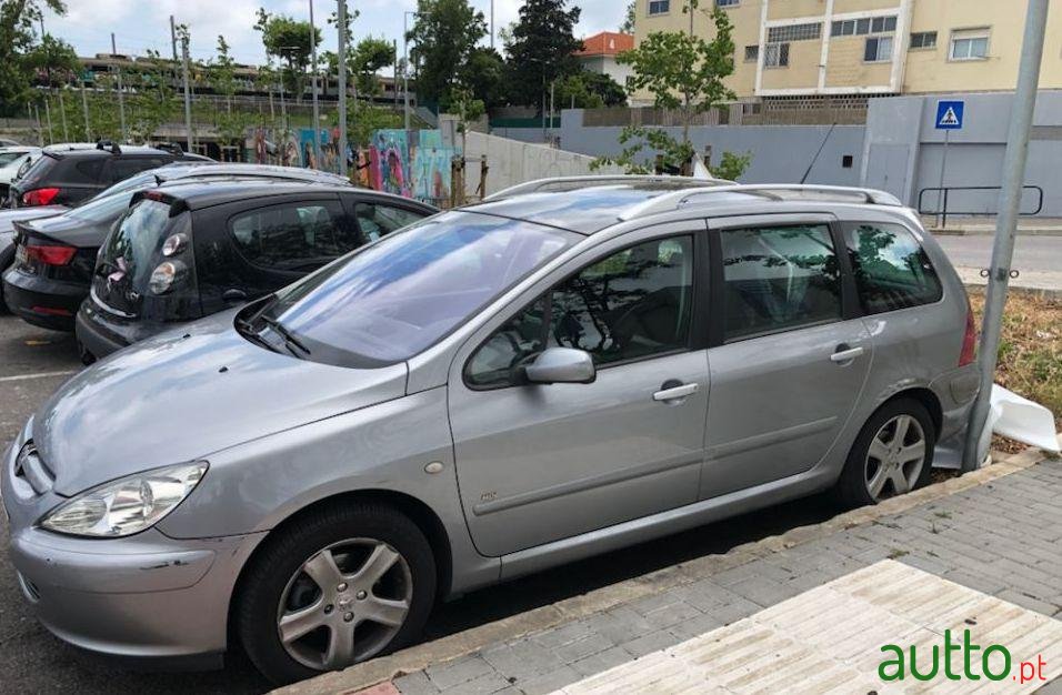 2004' Peugeot 307 Sw photo #1