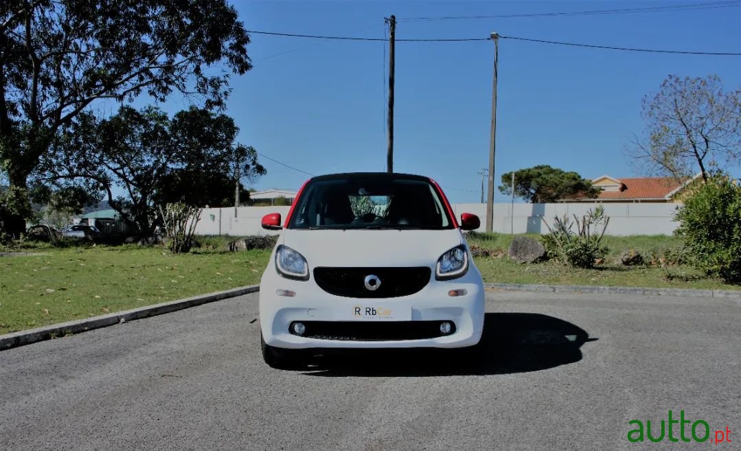 2019' Smart Fortwo photo #2
