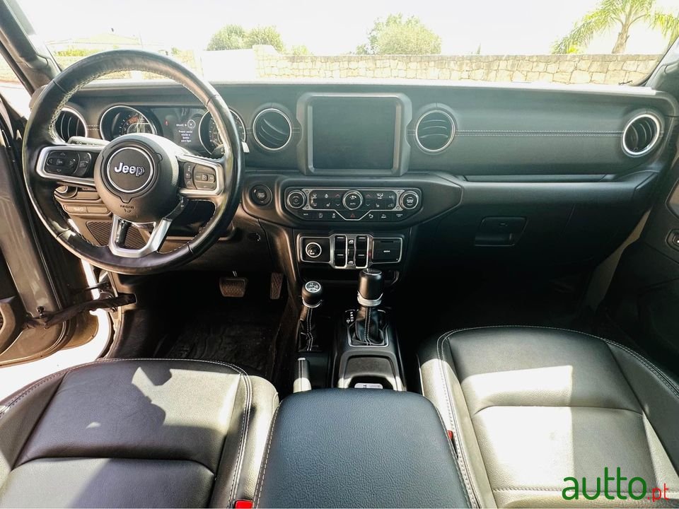 2021' Jeep Gladiator photo #2