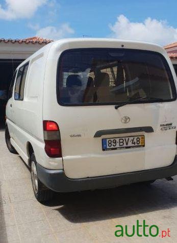 2006' Toyota Hiace photo #1