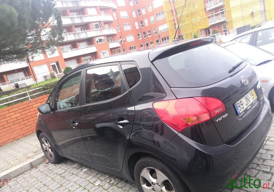 2010' Kia Venga photo #1