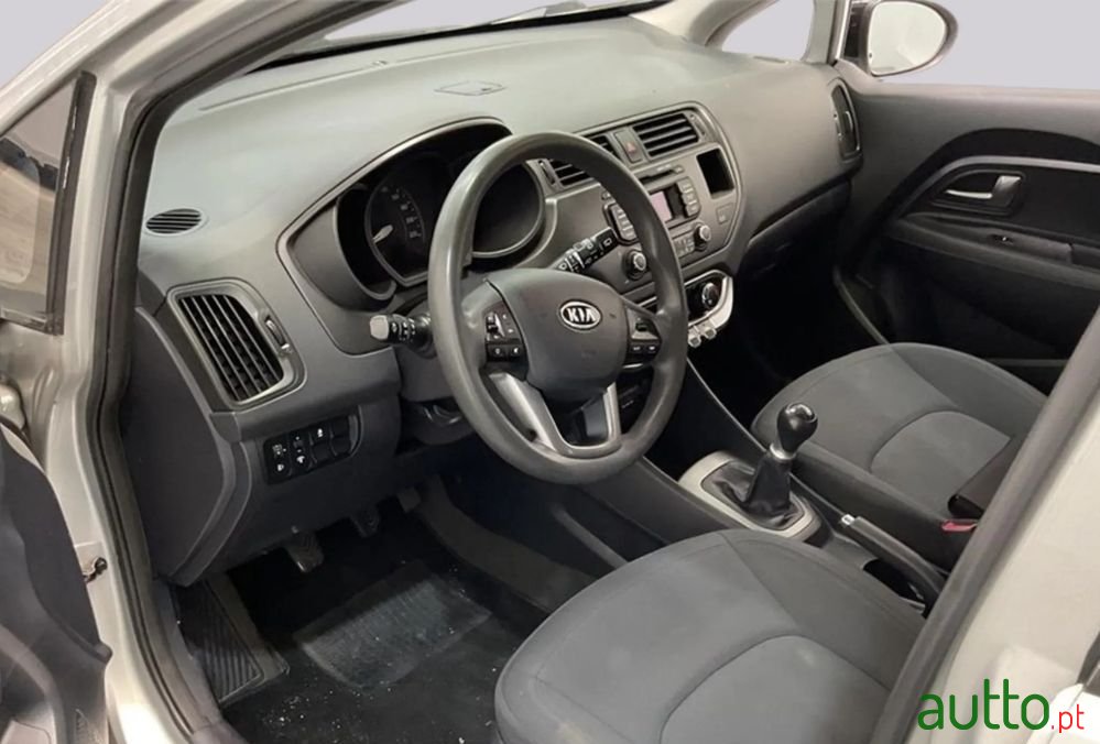 2012' Kia Rio photo #3