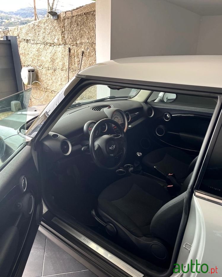 2011' MINI Cooper D photo #3