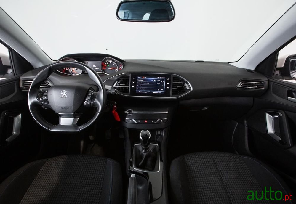 2021' Peugeot 308 Sw photo #6