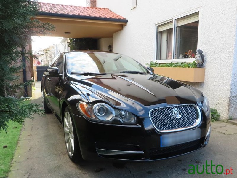 2009' Jaguar XF photo #3