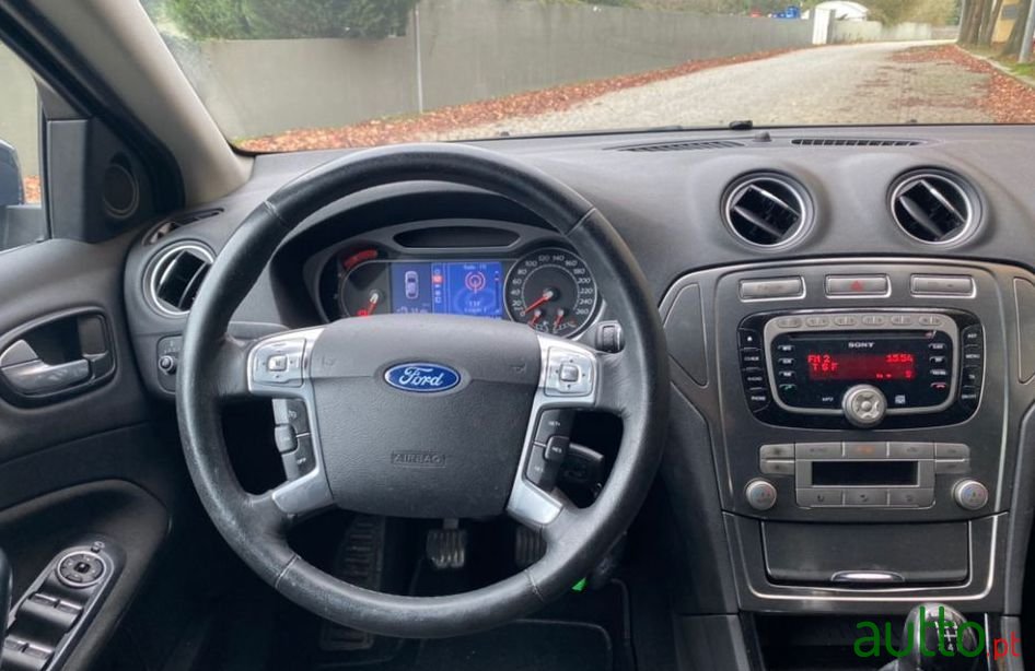 2010' Ford Mondeo Sw photo #2