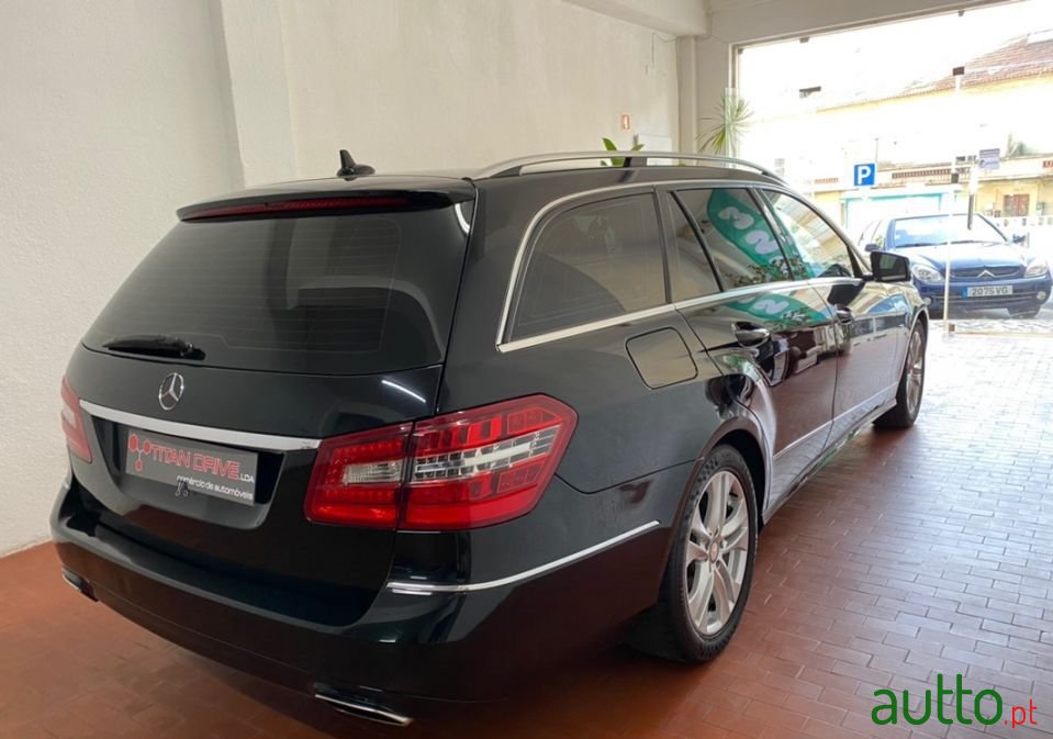 2012' Mercedes-Benz E-220 photo #6