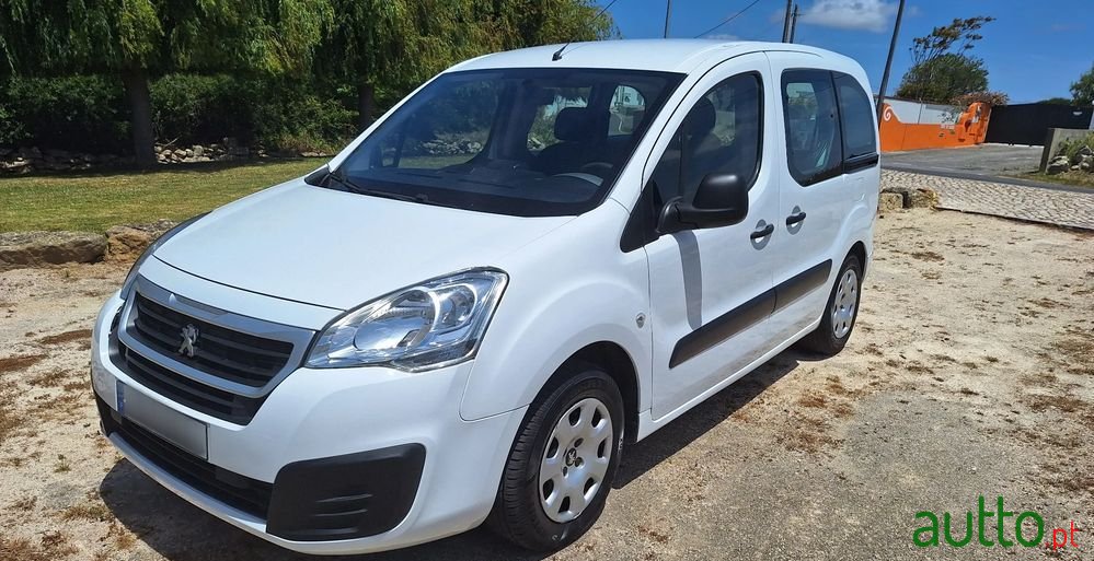 2017' Peugeot Partner photo #2